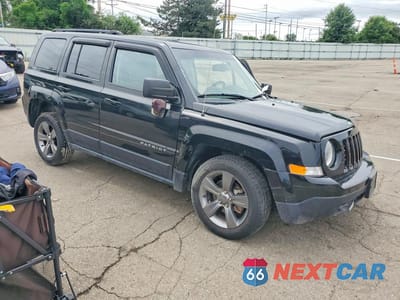 Czwarte zdjęcie samochodu z boku: 2015 JEEP PATRIOT LATITUDE VIN:1C4NJRFB4FD439767 - miniatura