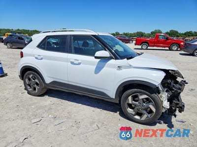 Czwarte zdjęcie samochodu z boku: 2022 HYUNDAI VENUE SEL VIN:KMHRC8A32NU132307 - miniatura
