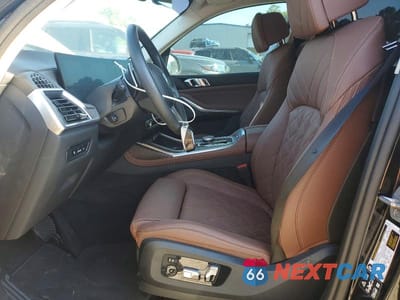 Zdjęcie 7 z 13 samochodu: 2024 BMW X7 XDRIVE40I VIN:5UX23EM09R9V13245 - miniatura