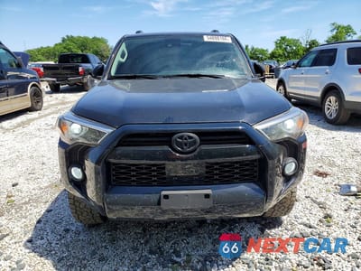 Piąte zdjęcie samochodu w środku: 2020 TOYOTA 4RUNNER SR5 PREMIUM VIN:JTEBU5JR1L5737573 - miniatura