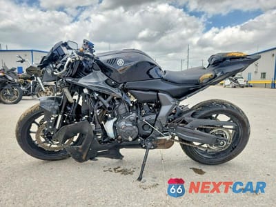 Trzecie zdjęcie samochodu z tyłu: 2025 YAMAHA YZFR7 VIN:JYARM38E6SA017228 - miniatura