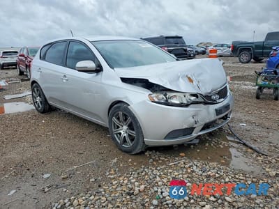 Czwarte zdjęcie samochodu z boku: 2011 KIA FORTE EX VIN:KNAFU5A26B5332197 - miniatura