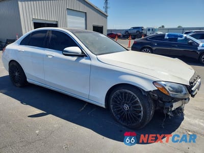 Czwarte zdjęcie samochodu z boku: 2016 MERCEDES-BENZ C 300 VIN:55SWF4JB8GU144261 - miniatura
