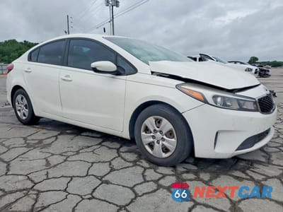 Czwarte zdjęcie samochodu z boku: 2017 KIA FORTE LX VIN:3KPFK4A7XHE075136 - miniatura
