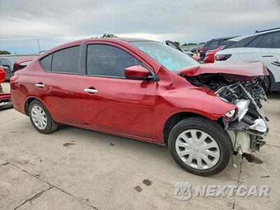 Czwarte zdjęcie samochodu z boku: 2019 NISSAN VERSA SV VIN:3N1CN7AP2KL864642 - miniatura