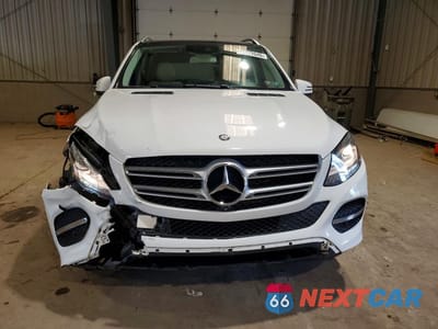Piąte zdjęcie samochodu w środku: 2017 MERCEDES-BENZ GLE 350 4MATIC VIN:4JGDA5HBXHA915568 - miniatura
