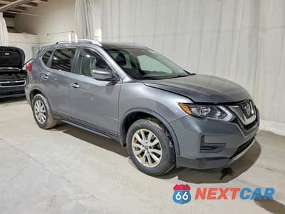 Czwarte zdjęcie samochodu z boku: 2018 NISSAN ROGUE SV VIN:KNMAT2MVXJP597132 - miniatura
