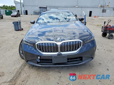 Piąte zdjęcie samochodu w środku: 2026 BMW 530 XI VIN:WBA53FJ04TCX42366 - miniatura