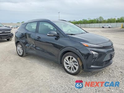 Czwarte zdjęcie samochodu z boku: 2023 CHEVROLET BOLT EUV LT VIN:1G1FY6S05P4107639 - miniatura
