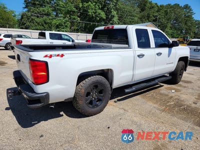 Trzecie zdjęcie samochodu z tyłu: 2018 CHEVROLET SILVERADO K1500 VIN:1GCVKNECXJZ278580 - miniatura