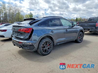 Trzecie zdjęcie samochodu z tyłu: 2024 AUDI Q5 SPORTBACK PREMIUM 45 VIN:WA14AAFYXR2151781 - miniatura