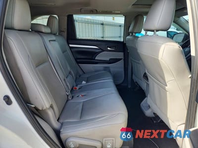Zdjęcie 11 z 13 samochodu: 2019 TOYOTA HIGHLANDER XLE VIN:5TDJZRFH2KS926671 - miniatura