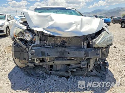 Piąte zdjęcie samochodu w środku: 2017 NISSAN ALTIMA 2.5 SV VIN:1N4AL3AP8HC236095 - miniatura