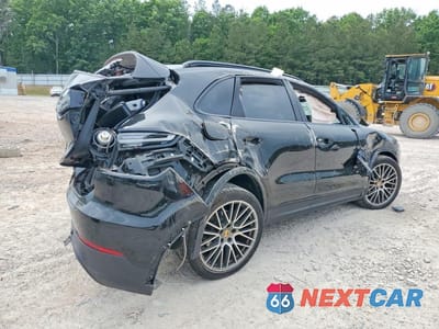 Trzecie zdjęcie samochodu z tyłu: 2023 PORSCHE CAYENNE BASE VIN:WP1AA2AY8PDA04557 - miniatura