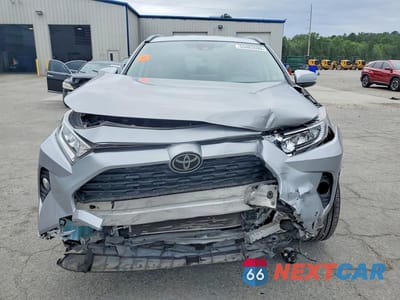 Piąte zdjęcie samochodu w środku: 2020 TOYOTA RAV4 XLE VIN:JTMW1RFV2LD521958 - miniatura