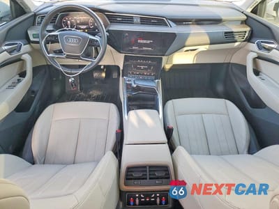 Zdjęcie 8 z 13 samochodu: 2022 AUDI E-TRON PREMIUM VIN:WA1AAAGE6NB012586 - miniatura
