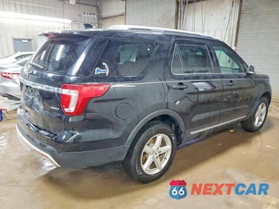Trzecie zdjęcie samochodu z tyłu: 2017 FORD EXPLORER XLT VIN:1FM5K8D80HGB04758 - miniatura
