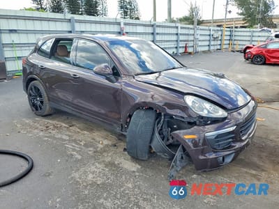 Czwarte zdjęcie samochodu z boku: 2017 PORSCHE CAYENNE VIN:WP1AA2A2XHKA91838 - miniatura