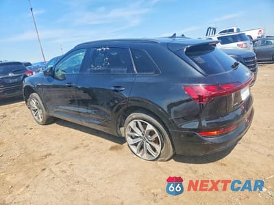 Drugie zdjęcie samochodu z przodu: 2021 AUDI E-TRON PREMIUM PLUS VIN:WA1LAAGE1MB020277 - miniatura