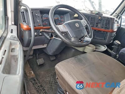 Zdjęcie 8 z 12 samochodu: 2011 VOLVO VN VNL VIN:4V4NC9EG7BN293851 - miniatura