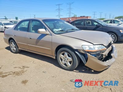 Czwarte zdjęcie samochodu z boku: 2000 HONDA ACCORD EX VIN:1HGCG1651YA073905 - miniatura