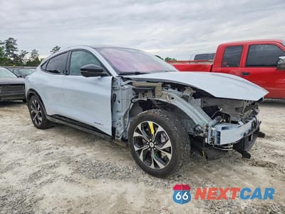 Czwarte zdjęcie samochodu z boku: 2022 FORD MUSTANG MACH-E PREMIUM VIN:3FMTK3RMXNMA42738 - miniatura