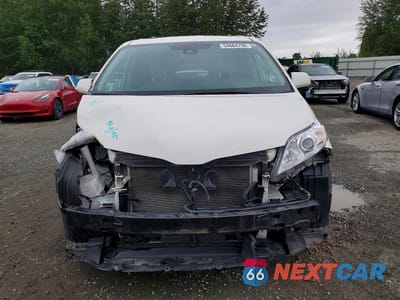 Piąte zdjęcie samochodu w środku: 2019 TOYOTA SIENNA XLE 7-PASSENGER VIN:5TDDZ3DC3KS216793 - miniatura