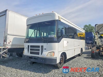 Drugie zdjęcie samochodu z przodu: 2013 FREIGHTLINER CHASSIS M LINE SHUTTLE BUS VIN:4UZADEDT1DCFF1403 - miniatura