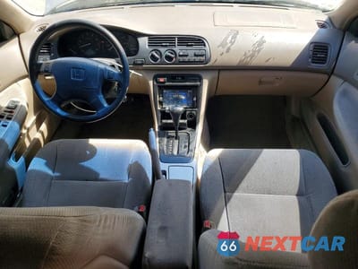 Zdjęcie 8 z 13 samochodu: 1996 HONDA ACCORD LX VIN:1HGCE1820TA000638 - miniatura