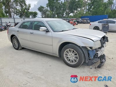 Czwarte zdjęcie samochodu z boku: 2010 CHRYSLER 300 TOURING VIN:2C3CA5CV1AH327488 - miniatura