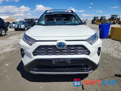 Piąte zdjęcie samochodu w środku: 2019 TOYOTA RAV4 XSE VIN:JTMEWRFV8KJ008842 - miniatura