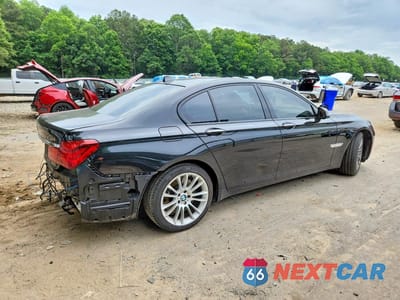 Trzecie zdjęcie samochodu z tyłu: 2013 BMW 750 I VIN:WBAYA8C59DD227835 - miniatura