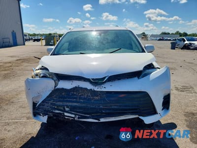 Piąte zdjęcie samochodu w środku: 2018 TOYOTA SIENNA LE VIN:5TDKZ3DC2JS963677 - miniatura