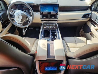 Zdjęcie 8 z 14 samochodu: 2024 LINCOLN NAVIGATOR L RESERVE VIN:5LMJJ3LG0REL02831 - miniatura