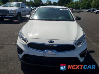 Piąte zdjęcie samochodu w środku: 2019 KIA FORTE S VIN:3KPF34AD8KE076019 - miniatura