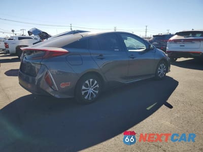 Trzecie zdjęcie samochodu z tyłu: 2020 TOYOTA PRIUS PRIME LE VIN:JTDKARFP2L3146286 - miniatura