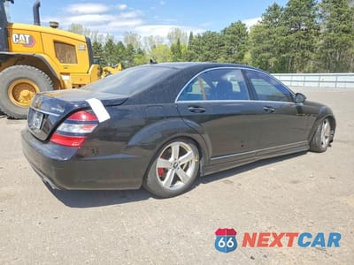 Trzecie zdjęcie samochodu z tyłu: 2009 MERCEDES-BENZ S 550 4MATIC VIN:WDDNG86X59A252697 - miniatura