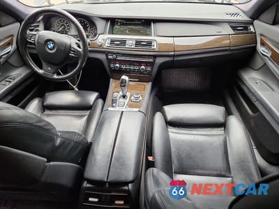 Zdjęcie 8 z 13 samochodu: 2013 BMW 750 I VIN:WBAYA8C59DD227835 - miniatura