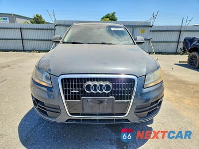 Piąte zdjęcie samochodu w środku: 2010 AUDI Q5 PREMIUM VIN:WA1CKAFP3AA012330 - miniatura