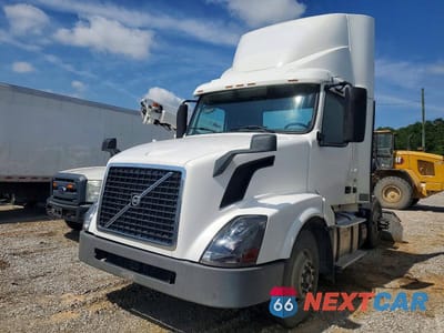Drugie zdjęcie samochodu z przodu: 2017 VOLVO VNL SEMI TRUCK VIN:4V4N39TG4HN987988 - miniatura