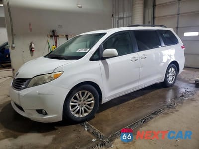 2013 TOYOTA SIENNA XLE 8-PASSENGER 5TDYK3DC7DS292705 - główne zdjęcie licytacji z USA - miniatura