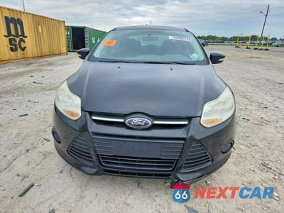 Piąte zdjęcie samochodu w środku: 2014 FORD FOCUS SE VIN:1FADP3F2XEL335866 - miniatura
