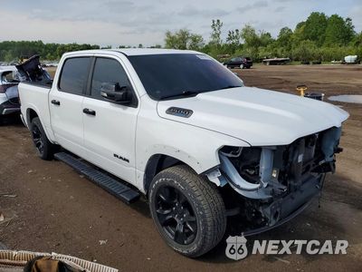 Czwarte zdjęcie samochodu z boku: 2021 RAM 1500 LARAMIE VIN:1C6SRFJT9MN680300 - miniatura