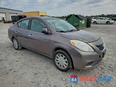 Czwarte zdjęcie samochodu z boku: 2014 NISSAN VERSA 1.6 SV VIN:3N1CN7AP3EL808584 - miniatura