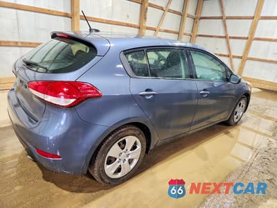 Trzecie zdjęcie samochodu z tyłu: 2016 KIA FORTE LX VIN:KNAFK5A84G5622357 - miniatura