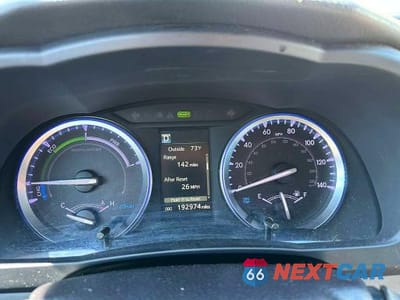 Piąte zdjęcie samochodu w środku: 2019 TOYOTA HIGHLANDER HYBRID XLE VIN:5TDJGRFH7KS073819 - miniatura