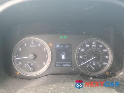 Zdjęcie 9 z 13 samochodu: 2018 HYUNDAI TUCSON VALUE VIN:KM8J33A26JU696415 - miniatura