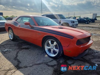 Czwarte zdjęcie samochodu z boku: 2010 DODGE CHALLENGER R VIN:2B3CJ5DT1AH200590 - miniatura