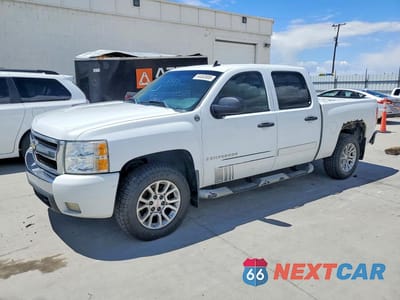 2008 CHEVROLET SILVERADO K1500 2GCEK133681305742 - główne zdjęcie licytacji z USA - miniatura