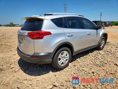 Trzecie zdjęcie samochodu z tyłu: 2015 TOYOTA RAV4 LE VIN:JTMZFREV0FD049327 - miniatura